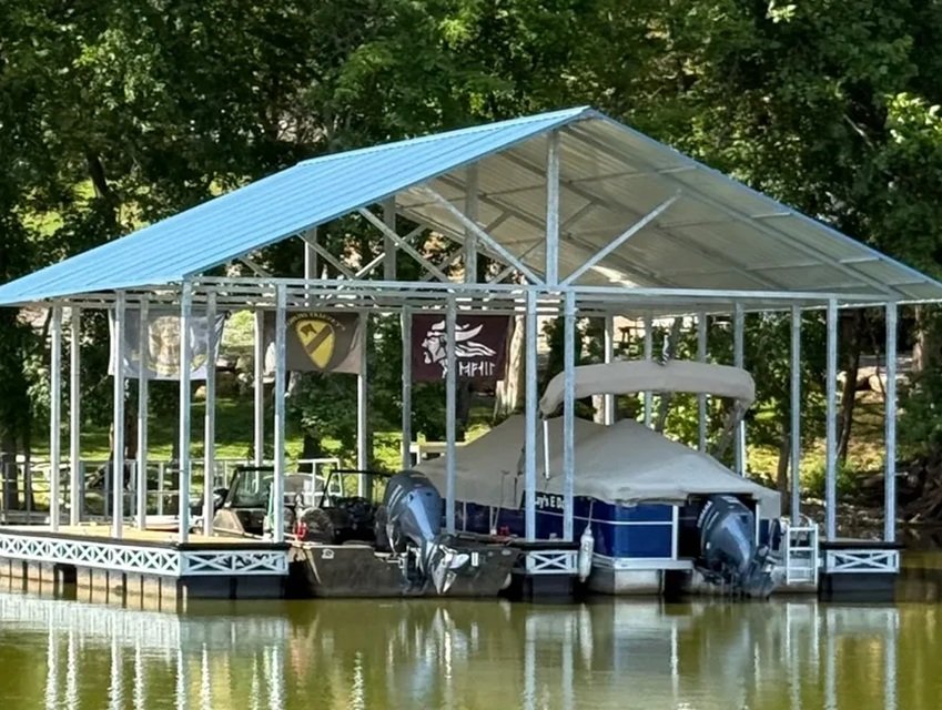 Aluminum Boat Docks Versus Traditional Wood Dock Construction